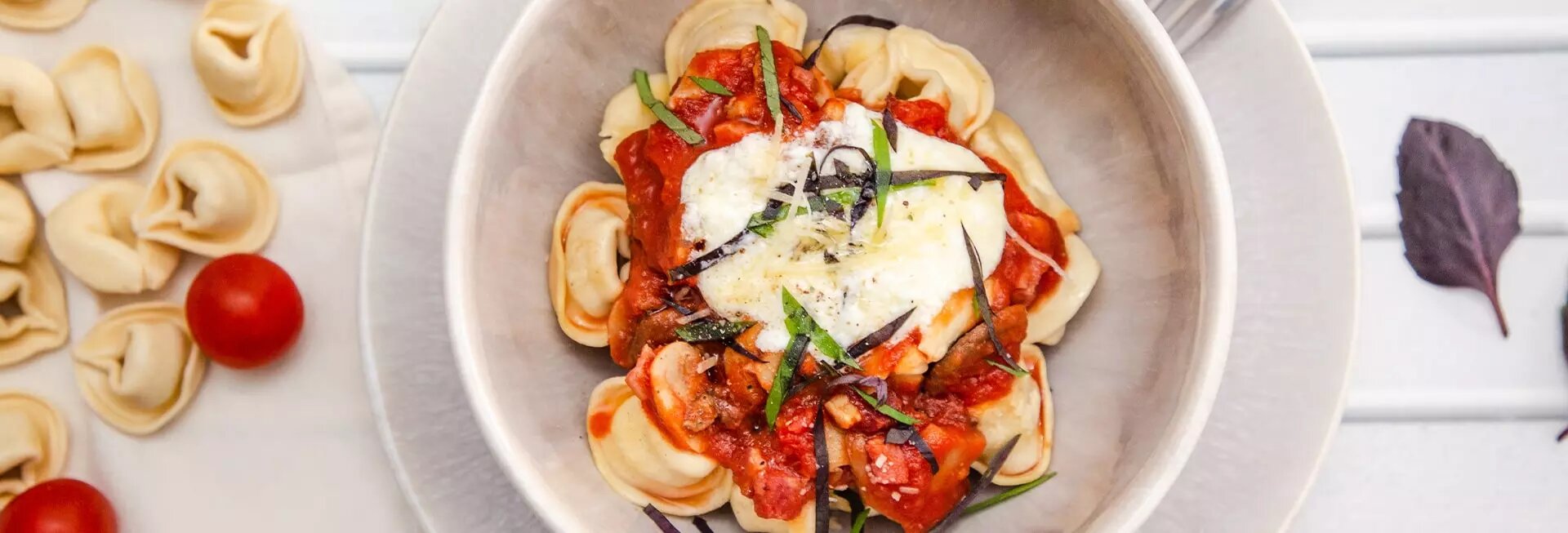 Tortellini de pollo en salsa funghi